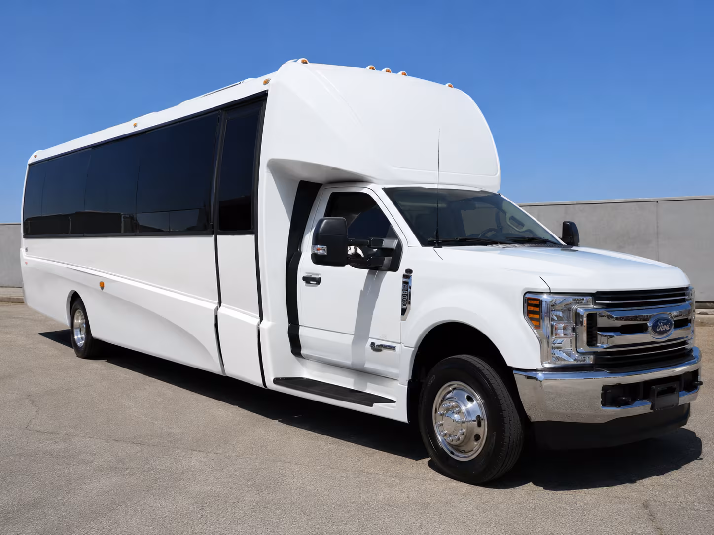 minibus rentals for small group wine tours near upland